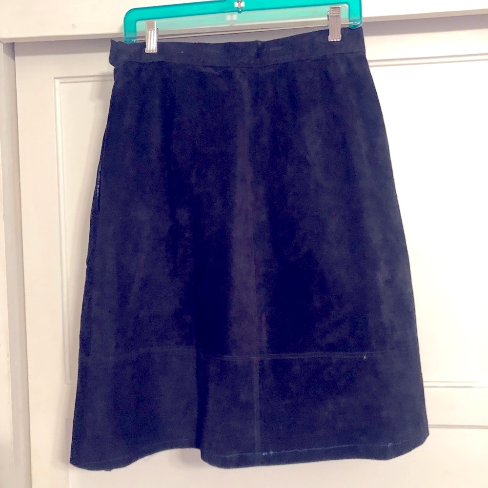 Vintage black suede skirt!